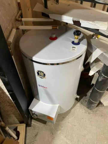 安利冷氣冷凍工程有限公司 - 水喉工程，持有一級水喉匠牌