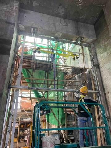 Jeffery；耀達玻璃工程（Lumida glas - 