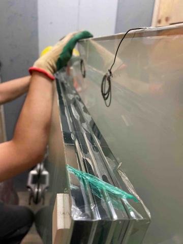 Jeffery；耀達玻璃工程（Lumida glas - 安裝防彈玻璃以及導電玻璃