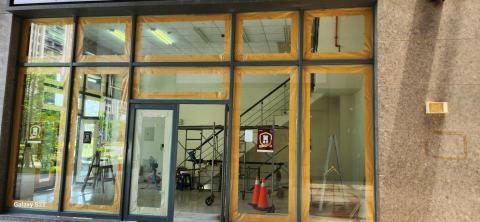 甲殼類大頭呆 - 鋁門窗噴漆完成品