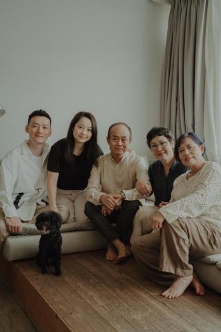 Gavin Yim - 家庭攝影 
2小時拍攝 
80張調色照片 
10張皮膚精修 
送一幅A3木框油畫 Gavin Yim - 家庭攝影 
2小時拍攝 
80張調色照片 
10張皮膚精修 
送一幅A3木框油畫