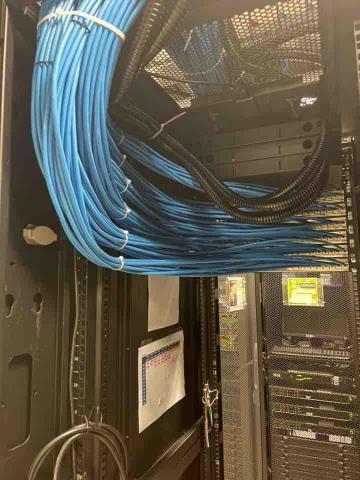 創奇網絡工程有限公司 - CAT6A server 佈線及整理