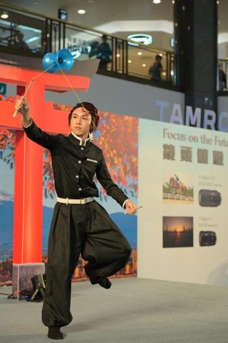 Queenie Lam - Cosplay扯鈴舞台表演