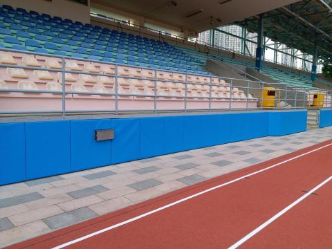 Junwing - 防撞保護墊安裝