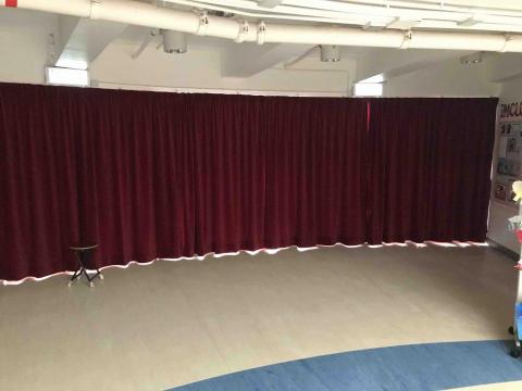 Wai Lok Fung - 幼兒園禮堂安裝