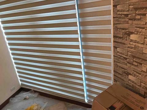 Wai Lok Fung - 斑馬簾安裝