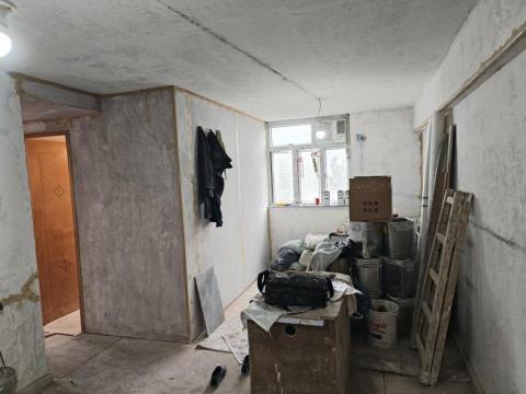 梁金洪 - 全屋產底油防潮油批灰做乳膠漆