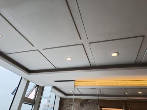 梁金洪 - 番油天花白乳膠