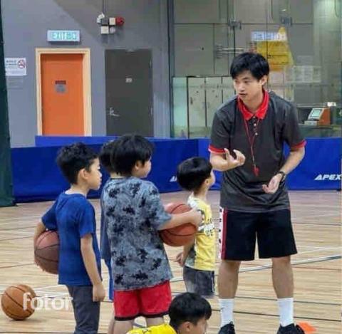 Coach Simon - 
 Coach Simon -