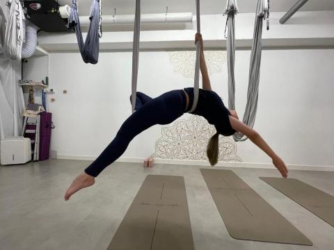 Yoga Base - 空中瑜伽 Yoga Base - 空中瑜伽