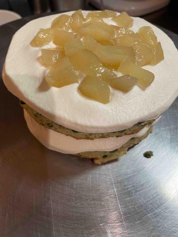 Crystal  - 茉莉忌廉+甜啤梨蛋糕
