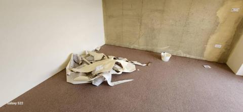 甲殼類大頭呆 - 苗栗縣竹南鎮，社區：La More，乳膠漆+壁紙清除+清運+局部批土，施工中