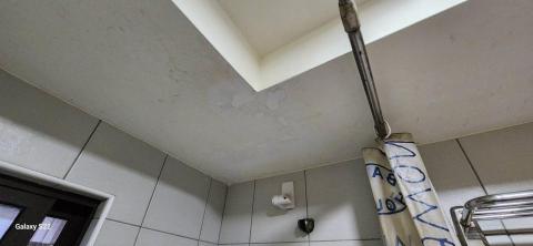 甲殼類大頭呆 - 苗栗縣竹南鎮，社區：La More，乳膠漆+壁紙清除+清運+局部批土，施工中