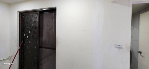 甲殼類大頭呆 - 苗栗縣竹南鎮，社區：La More，乳膠漆+壁紙清除+清運+局部批土，施工中