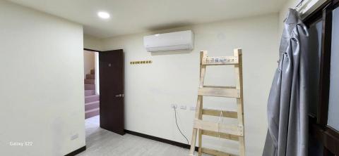 甲殼類大頭呆 - 苗栗縣竹南鎮，社區：La More，乳膠漆+壁紙清除+清運+局部批土，施工中