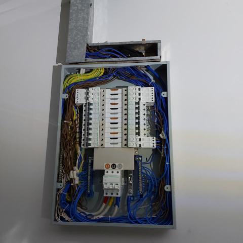 傑師兄 - 更換配電箱