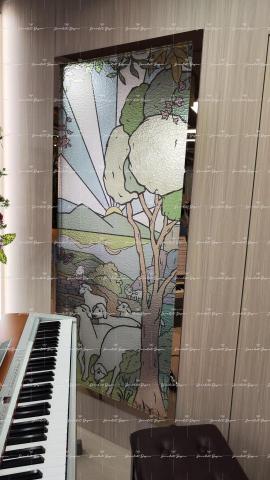 Scarlet Desna - 教會毛玻璃設計實物