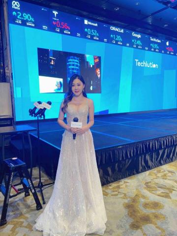 Vivian Long 龍儀 -  Vivian Long 龍儀 -