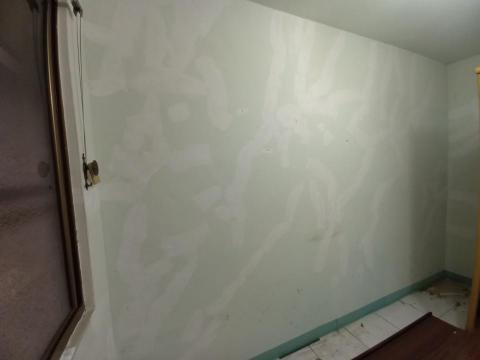 甲殼類大頭呆 - 新竹市，全室不含天花板乳膠漆，社區：工研雙星，批土+防水抗裂水泥+防水漆，全部完成，施工中