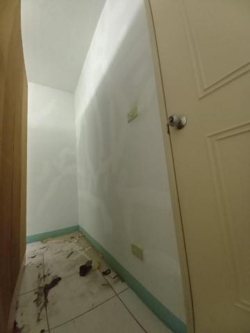 甲殼類大頭呆 - 新竹市，全室不含天花板乳膠漆，社區：工研雙星，批土+防水抗裂水泥+防水漆，全部完成，施工中