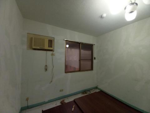 甲殼類大頭呆 - 新竹市，全室不含天花板乳膠漆，社區：工研雙星，批土+防水抗裂水泥+防水漆，全部完成，施工中