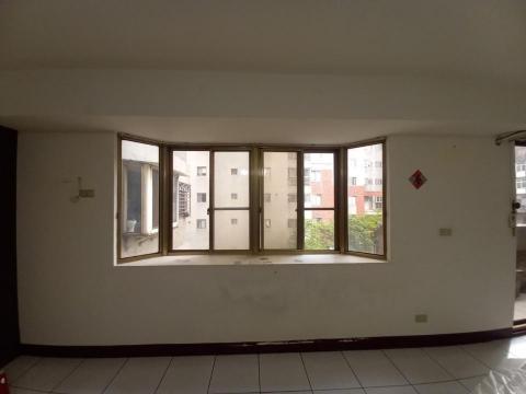 甲殼類大頭呆 - 新竹市，全室不含天花板乳膠漆，社區：工研雙星，施工前