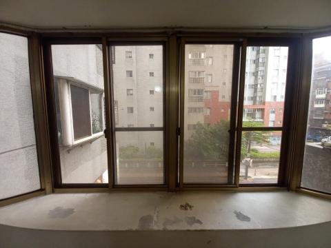 甲殼類大頭呆 - 新竹市，全室不含天花板乳膠漆，社區：工研雙星，施工前