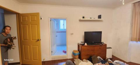 甲殼類大頭呆 - 新竹市東區，社區名稱：比利弗山莊 乳膠漆+拆除壁紙 施工前