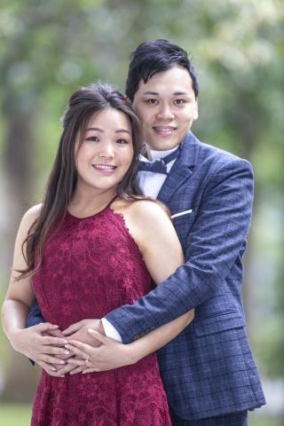 daniel - canon r6  300mm f2.8 125快門, 背光,閃光燈補光, 用photoshop 調色,瘦身,瘦面,除斑.