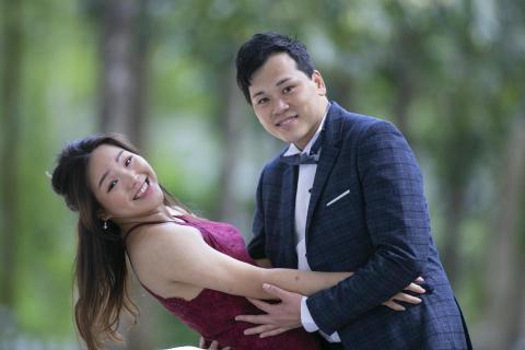 daniel - canon r6  300mm f2.8 125快門, 背光,閃光燈補光, 用photoshop 調色,瘦身,瘦面,除斑.