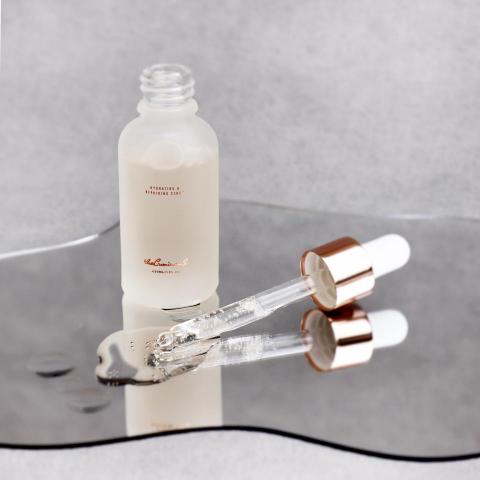 Cyris Lo - The LuminouS. Product Shot Cyris Lo - The LuminouS. Product Shot