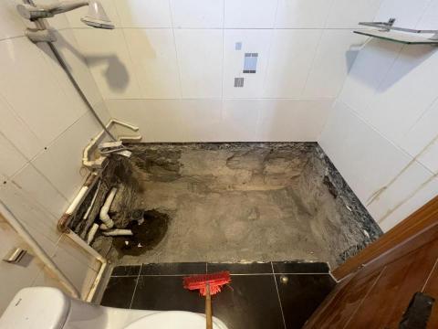 趙師傅 - 舊地台防水損壞，重造浴室