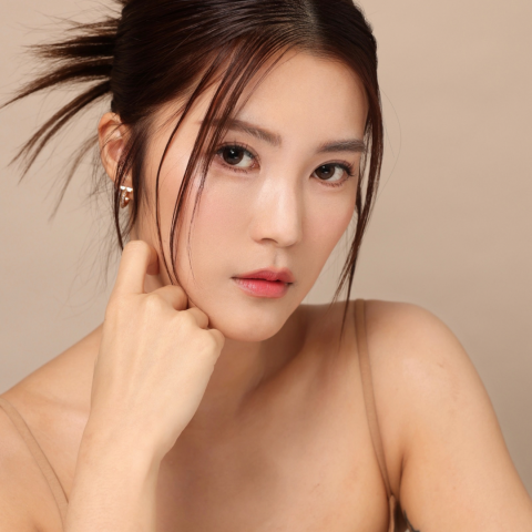 Debbie Wong - Makeup & hair by me