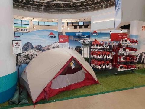 Ivan Wong（Graphic Designer) - MSR outdoor gear display in Decathlon