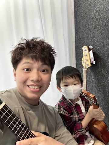 Ming sir 木結他/電結他/Ukulele 教學課程 - 教授 5歲小朋友 學習夏威夷小結他