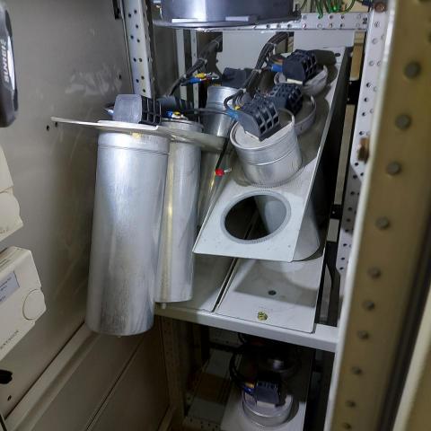 傑師兄 - 更換電制櫃內電容