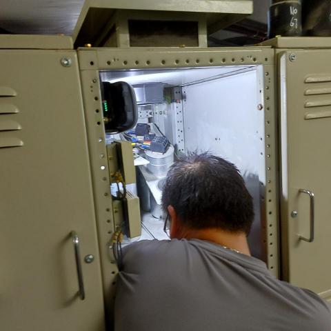 傑師兄 - 更換電制櫃內電容