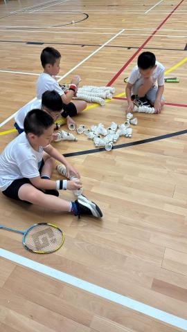 Li Ka Wai - 自組2-4 人班  
成班朋友仔一齊打
氣氛輕鬆
減壓一流