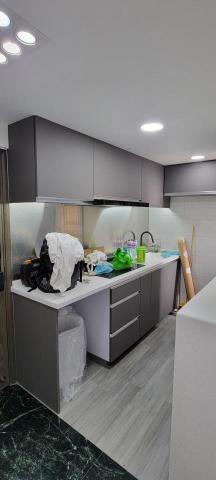 楊沃文 - 廚房櫃門翻身貼膠紙。