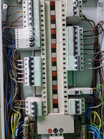 旭立工程有限公司 - 新增裝電力系統 旭立工程有限公司 - 新增裝電力系統