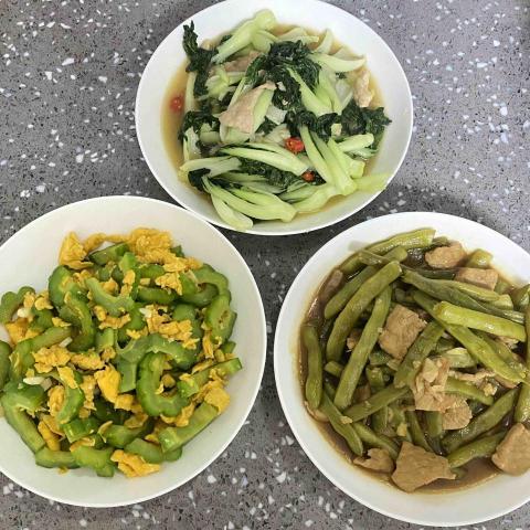 Katherine - 苦瓜炒蛋、豬肉炆豆角、炒小白菜