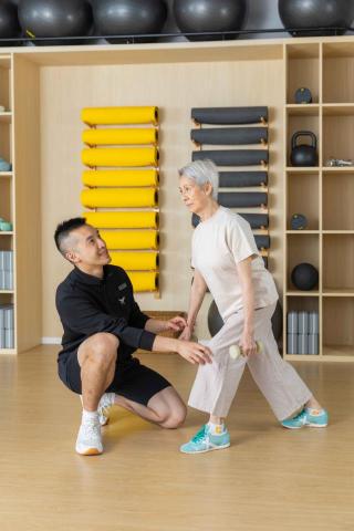 LaVita Fitness - ? 尊享服務:
•  一對一專業指導
•  體態評估與建議
•  客製化訓練計劃
•  營養諮詢指導
•  定期體能檢測 LaVita Fitness - ? 尊享服務:
•  一對一專業指導
•  體態評估與建議
•  客製化訓練計劃
•  營養諮詢指導
•  定期體能檢測