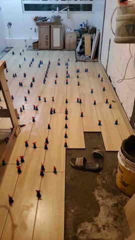 冷氣先鋒,裝修先鋒,永恆建造業團隊。 - 屋苑 起地台及重鋪木紋磚 冷氣先鋒,裝修先鋒,永恆建造業團隊。 - 屋苑 起地台及重鋪木紋磚