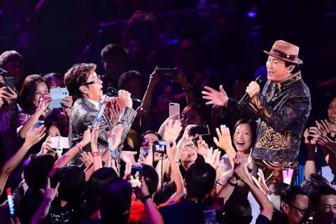 Sam D. Studio - Sam & Tam 演唱會， 難得拍下兩位老闆跟粉絲們打成一片的moment 