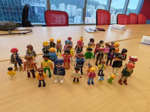 Halena Tsang - 利用Playmobil 人隅 : 家庭,工作團隊,個人的咨詢