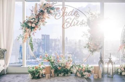 Coalesce Marketing and event l - -婚禮花藝拱門設計
-婚禮策劃一站式服務：婚禮管家, MC, 攝影師, 化妝師, Decoration, etc.