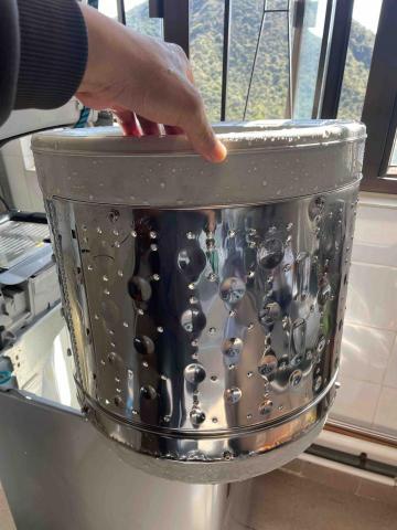 陳師傅 - 拆散清洗後安裝好內筒 陳師傅 - 拆散清洗後安裝好內筒