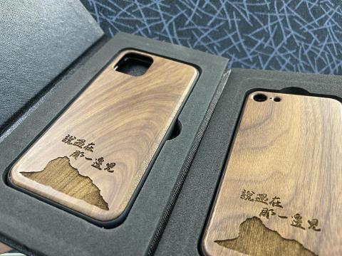 Vanora - Wooden phone cases design & production