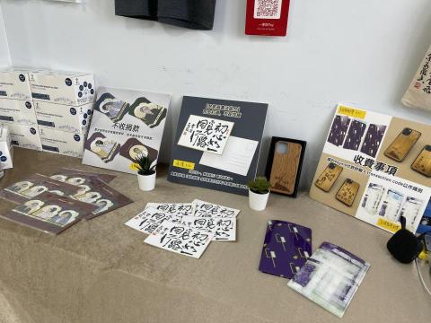 Vanora - Postcards and mask holders design & production for pop-up shop