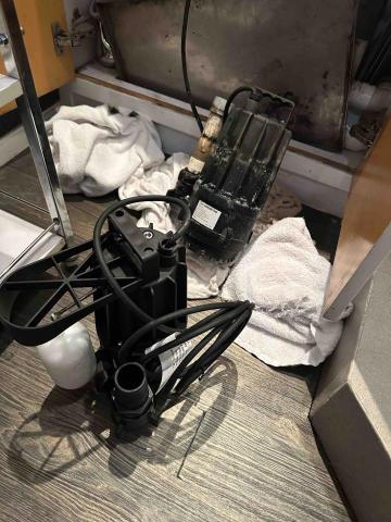 明師傅 - 更換商廈污水泵 明師傅 - 更換商廈污水泵